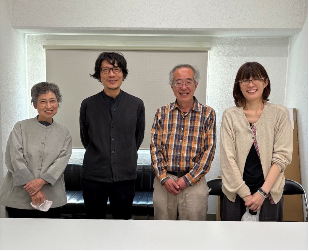 写真弘社　左から河田、澤﨑さん、茨木さん　吉木さん　撮影は相蘇さん