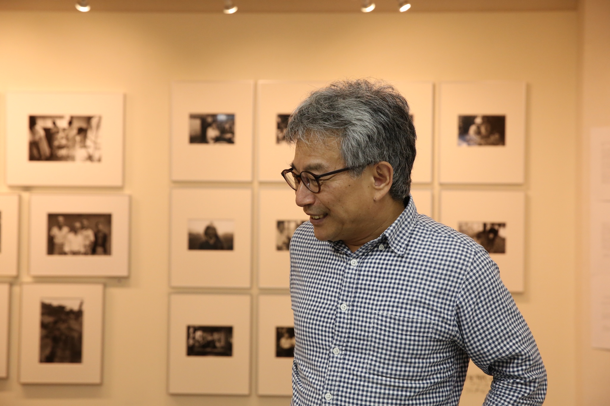 2024年6月写真展「村の記憶/前とあと＋＋」の会場・街道にて 松原豊